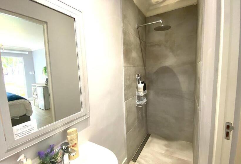 Номер Стандарт Вид на Бассейн, 182 Old Transkei Road