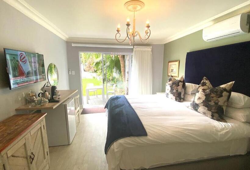 Номер Стандарт Вид на Бассейн, 182 Old Transkei Road