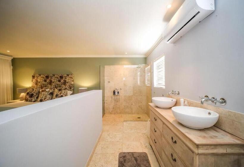 Номер Стандарт, 182 Old Transkei Road