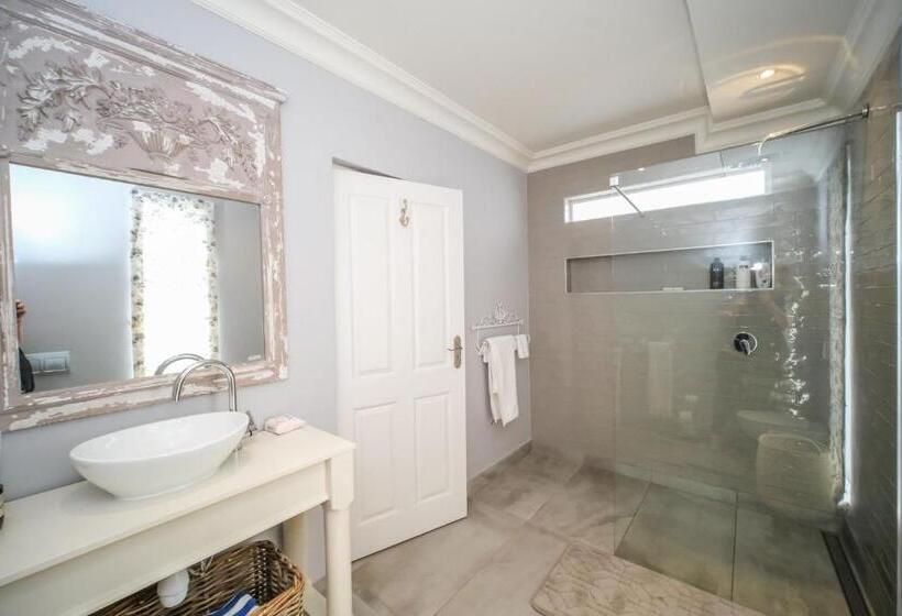 Номер Стандарт, 182 Old Transkei Road