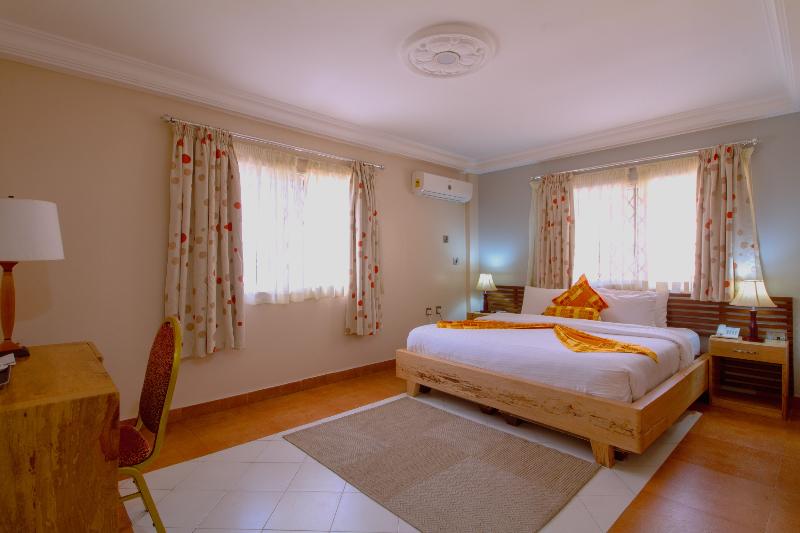 سوییت جونیور, Central Hotel Ridge