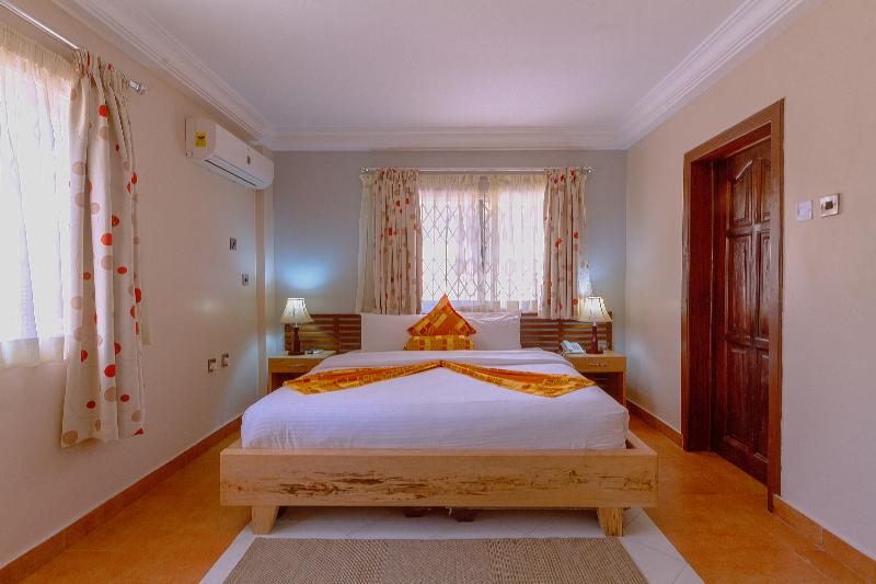 سوییت جونیور, Central Hotel Ridge