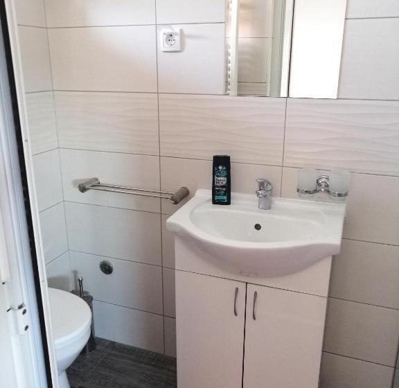 اتاق استاندارد یک نفره, Vaš Kutak   Sobe Lux Za Izdavanje