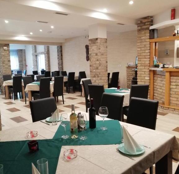 اتاق استاندارد سه نفره, Vaš Kutak   Sobe Lux Za Izdavanje