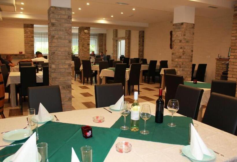 اتاق استاندارد سه نفره, Vaš Kutak   Sobe Lux Za Izdavanje