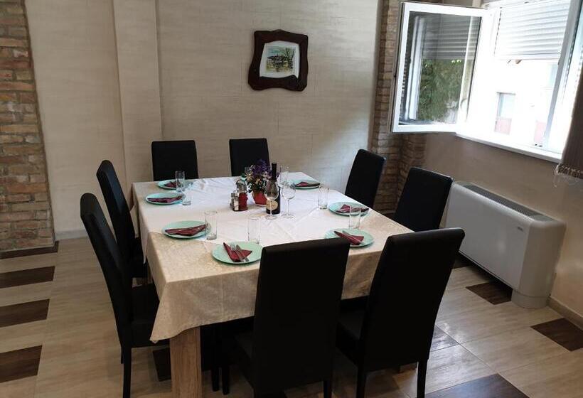 اتاق استاندارد سه نفره, Vaš Kutak   Sobe Lux Za Izdavanje