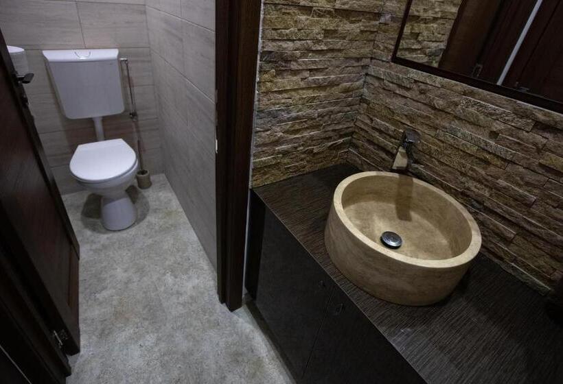 اتاق استاندارد, Airport House