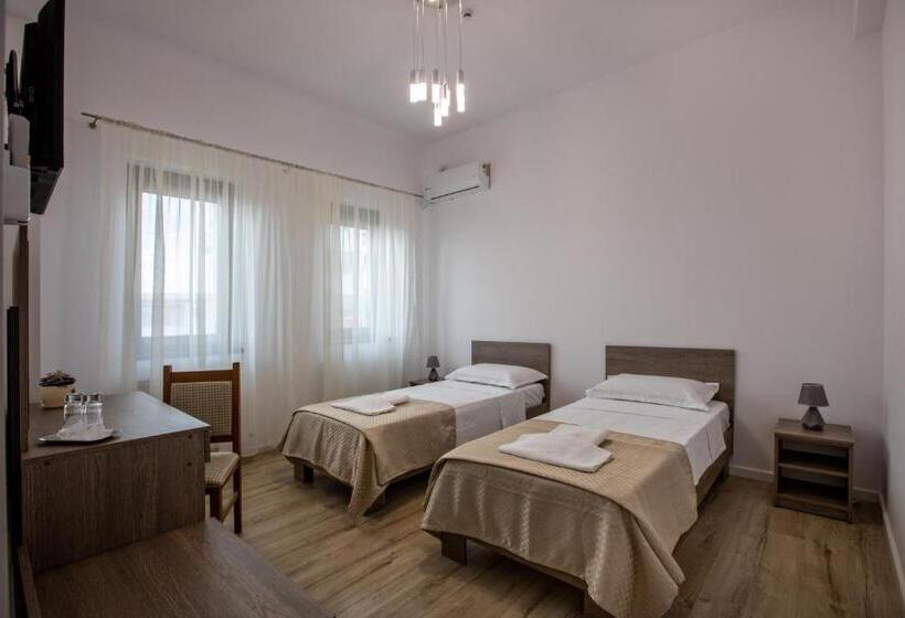 اتاق استاندارد, Airport House