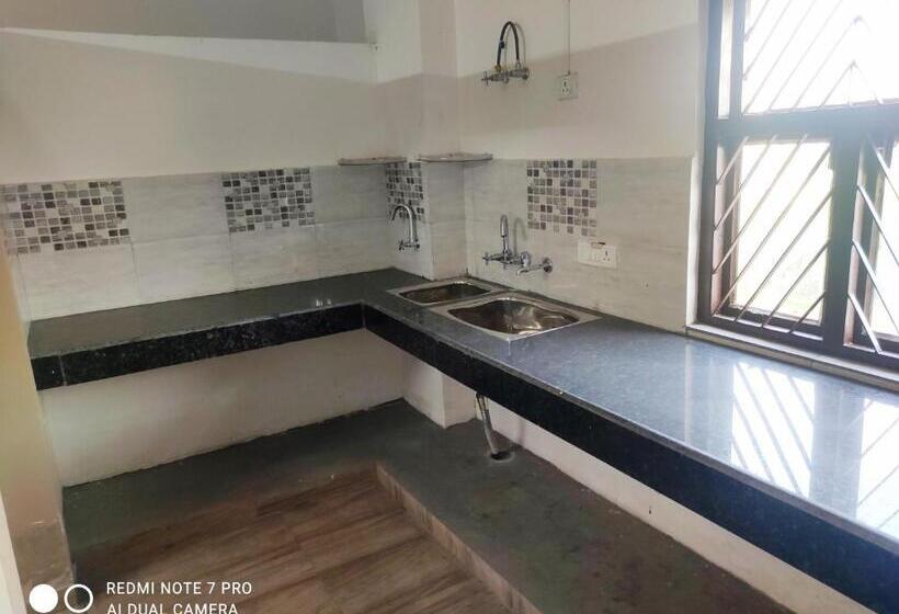 Quarto Deluxe Individual, Yog Bhawan