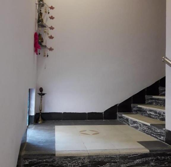 Quarto Deluxe Individual, Yog Bhawan