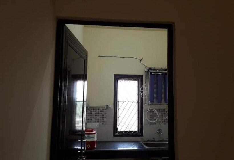 Quarto Deluxe Individual, Yog Bhawan