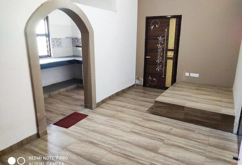 Quarto Familiar Superior, Yog Bhawan