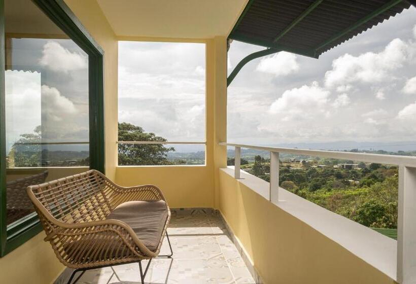 سوییت جونیور, El Edén Country Hotel Y Club Residencial