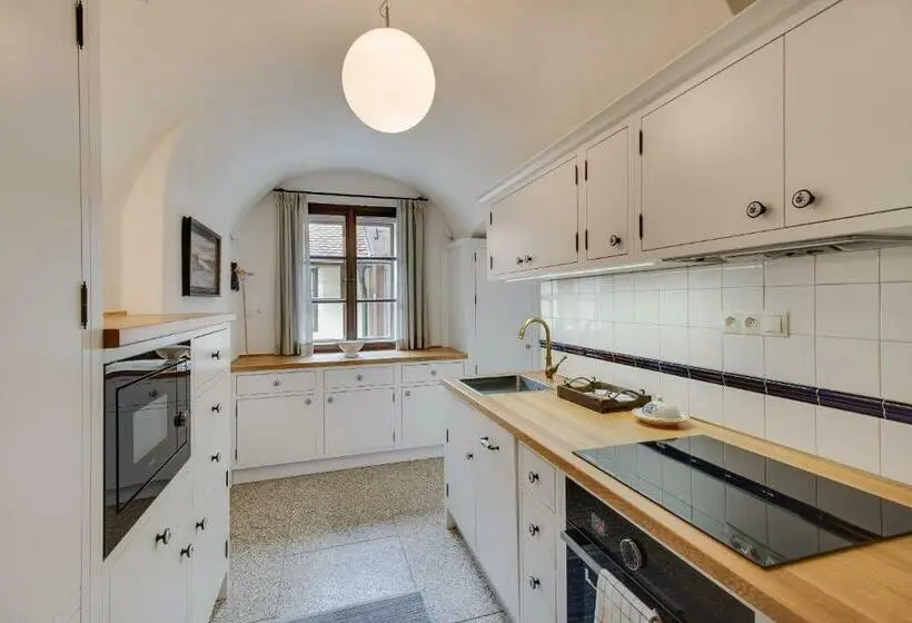 3ベッドルームハウス, Apartmány šupina