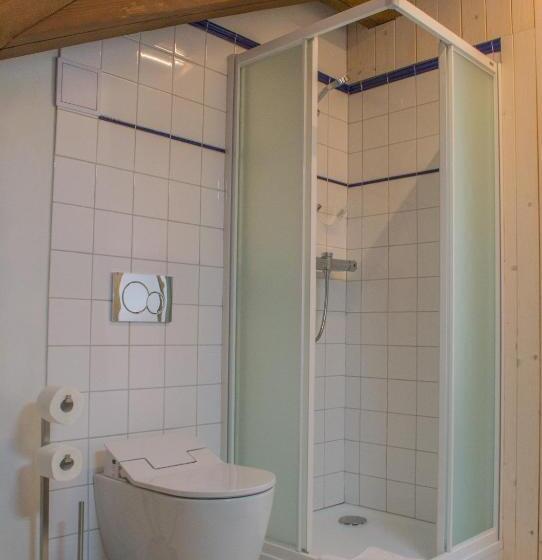 غرفة قياسية رباعية, Apartmány šupina