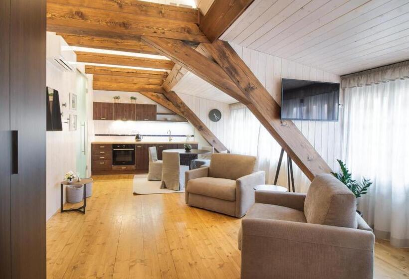 غرفة قياسية رباعية, Apartmány šupina