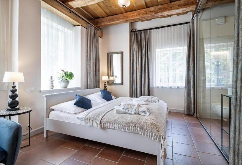 غرفة ديلوكس ثلاثية, Apartmány šupina