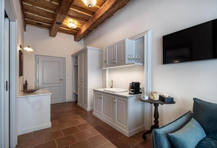 デラックストリプルルーム, Apartmány šupina