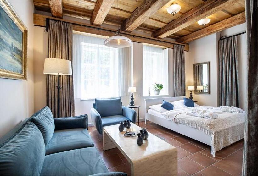 غرفة ديلوكس ثلاثية, Apartmány šupina