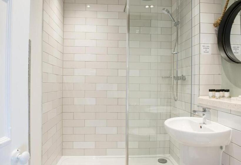 패밀리 룸, The Kestrel By Innkeeper S Collection