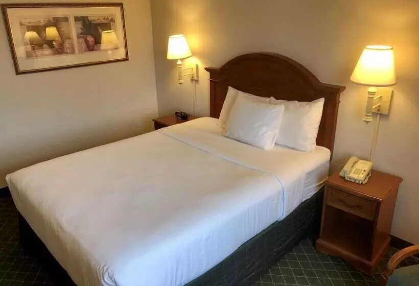 استودیوی لوکس, Baymont Inn & Suites By Wyndham