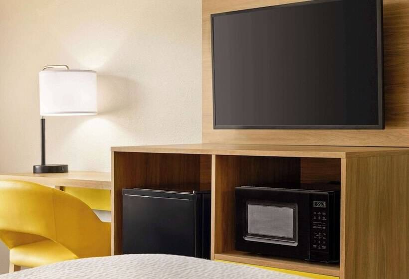 غرفه قياسيه سريرين مزدوجين, Days Inn By Wyndham Mccomb Ms