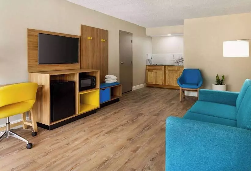 スイート, Days Inn By Wyndham Mccomb Ms