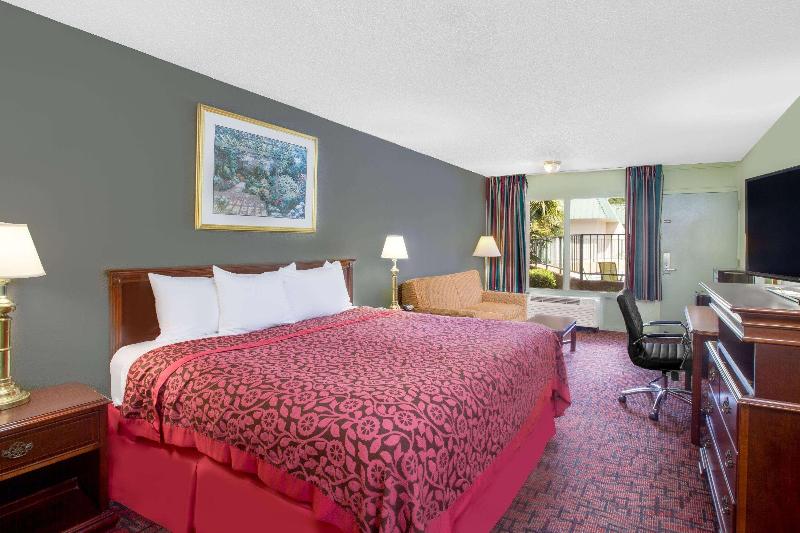 غرفة قياسية سرير كينج, Days Inn By Wyndham Mccomb Ms