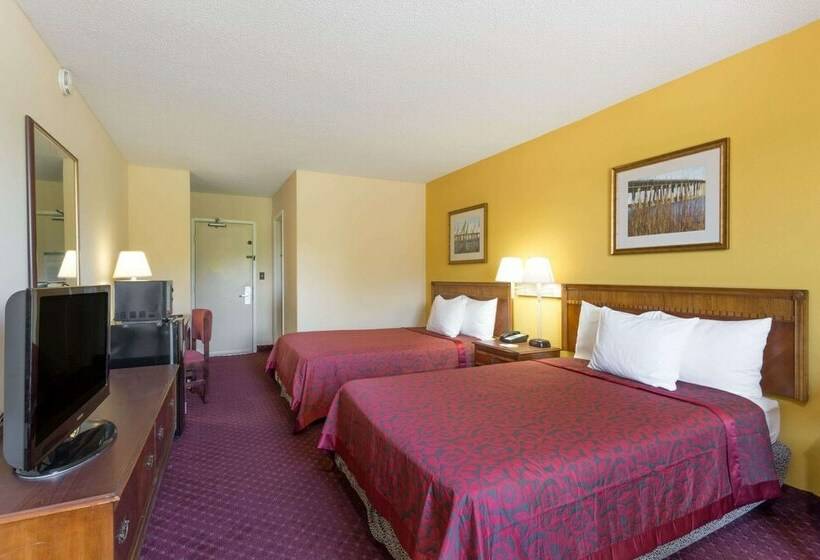 带2个双人床的标准工作室, Days Inn By Wyndham Tappahannock