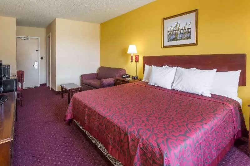 キングサイズベッドのスタンダードルーム, Days Inn By Wyndham Tappahannock