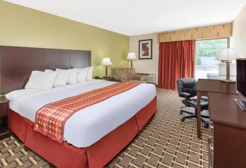 キングサイズベッドのスタンダードルーム, Days Inn & Suites By Wyndham Madison Heights Mi