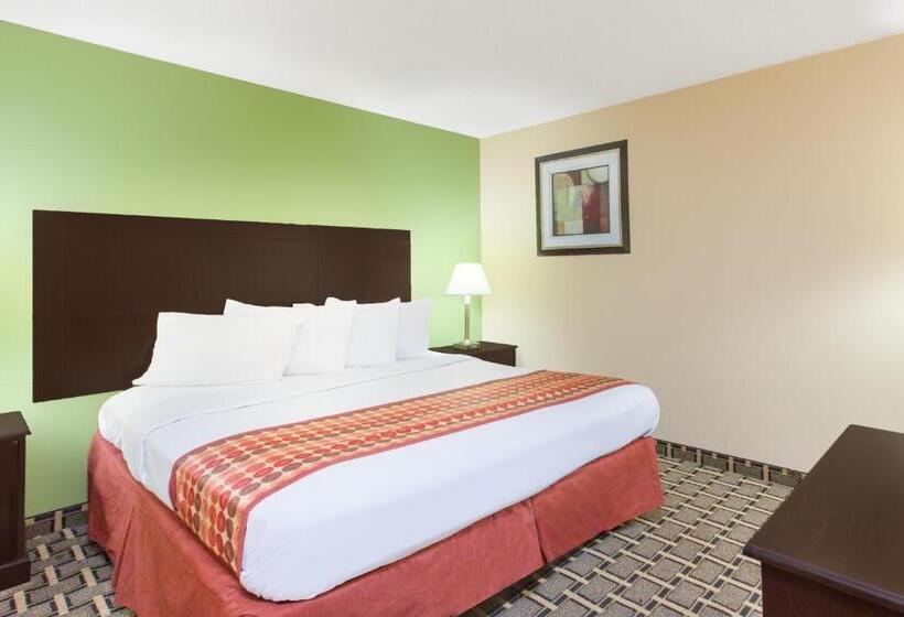 Номер Стандарт Кровать Кинг Адаптированный для Инвалидов, Days Inn & Suites By Wyndham Madison Heights Mi