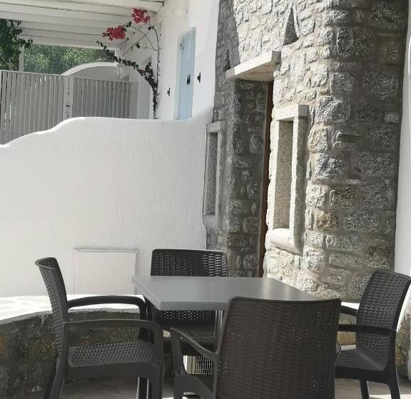 Superior studio with terrace, Mina Studios