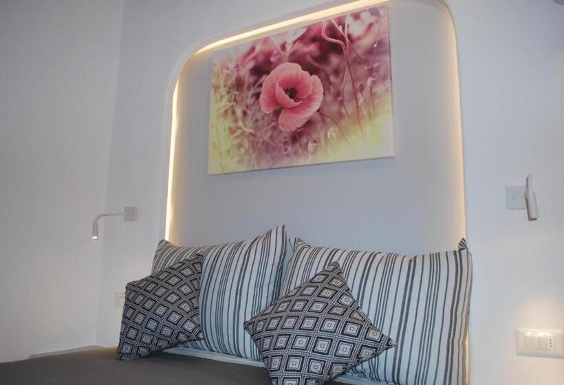 اتاق اکونومی, Mina Studios