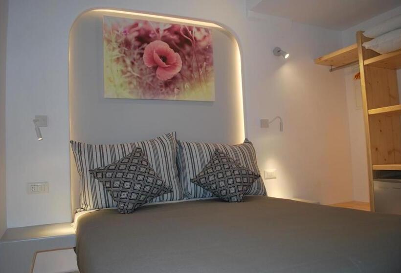 اتاق اکونومی, Mina Studios