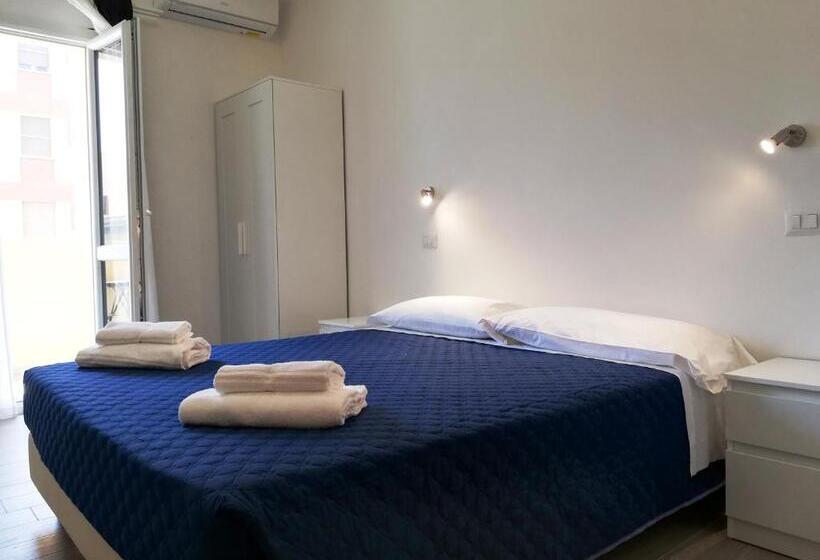 Standar Háromágyas Szoba Erkéllyel, Domo Alghero Centro