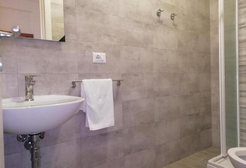 Standar Háromágyas Szoba Erkéllyel, Domo Alghero Centro