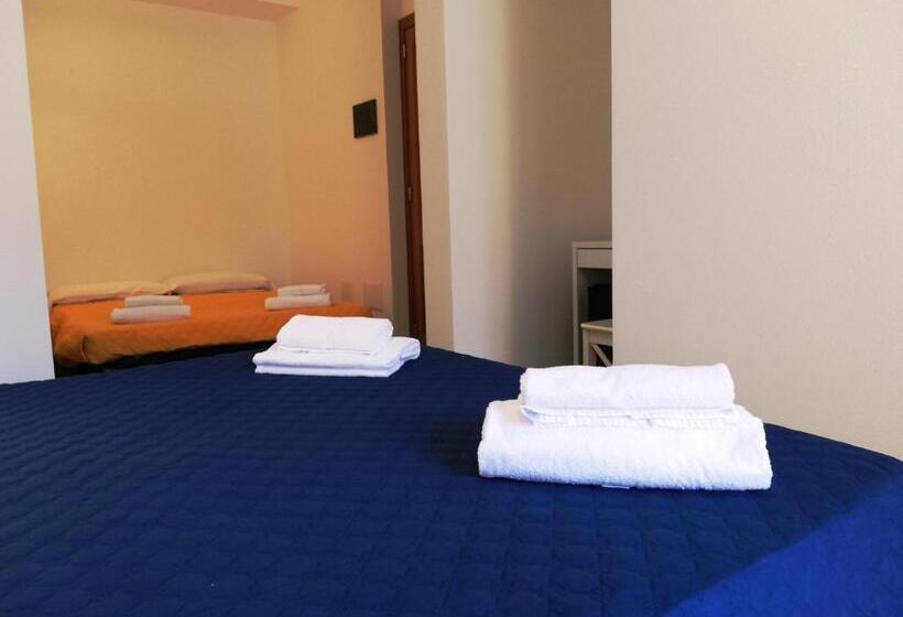 Négyszemélyes Standard Szoba Erléllyel, Domo Alghero Centro