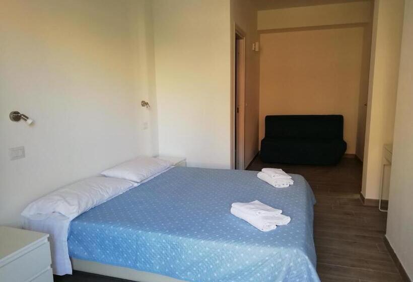 Négyszemélyes Standard Szoba Erléllyel, Domo Alghero Centro