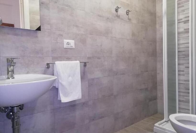 Négyszemélyes Standard Szoba Erléllyel, Domo Alghero Centro