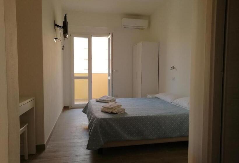 Négyszemélyes Standard Szoba Erléllyel, Domo Alghero Centro