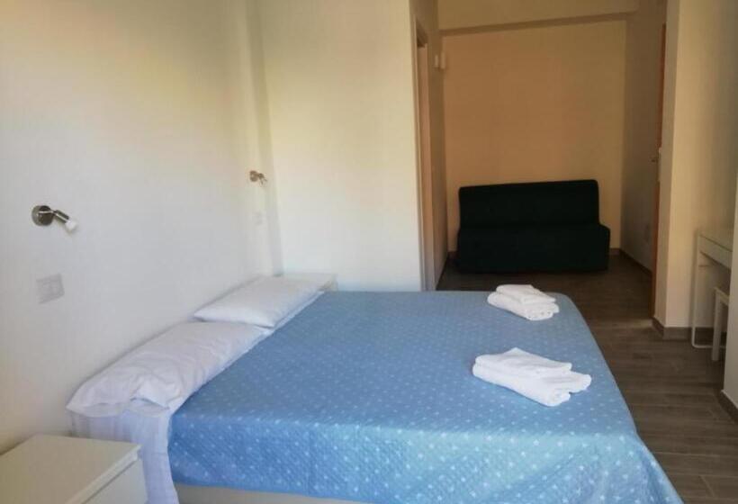 Négyszemélyes Standard Szoba Erléllyel, Domo Alghero Centro