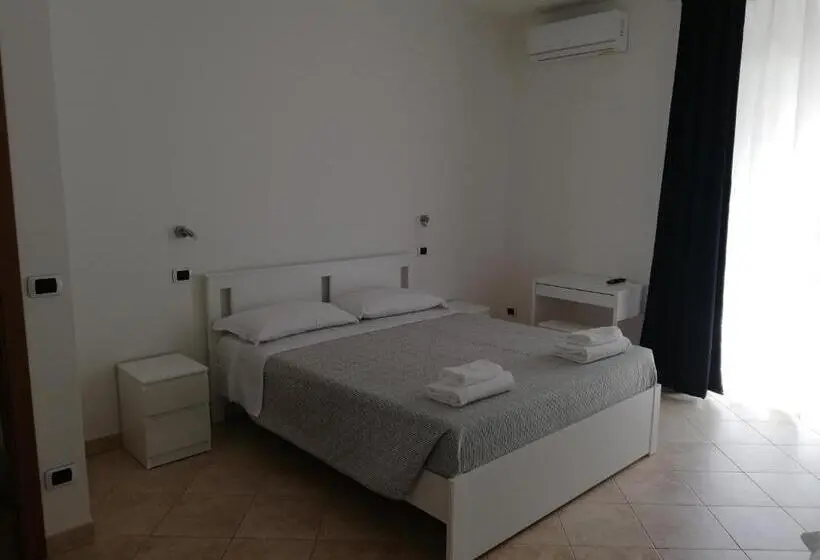 Camera Quadrupla Standard con Balcone, Domo Alghero Centro