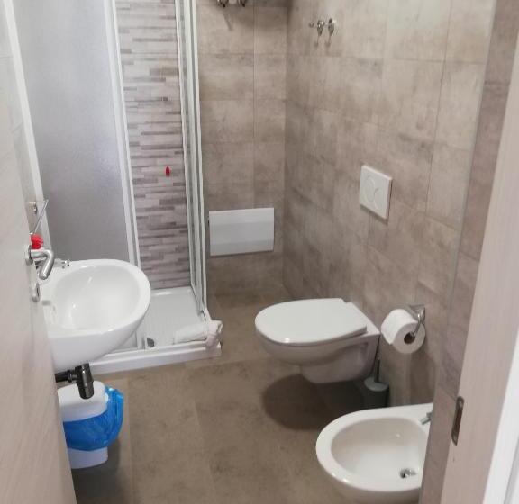 Négyszemélyes Standard Szoba Erléllyel, Domo Alghero Centro