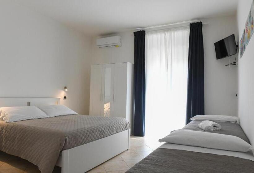 Négyszemélyes Standard Szoba Erléllyel, Domo Alghero Centro