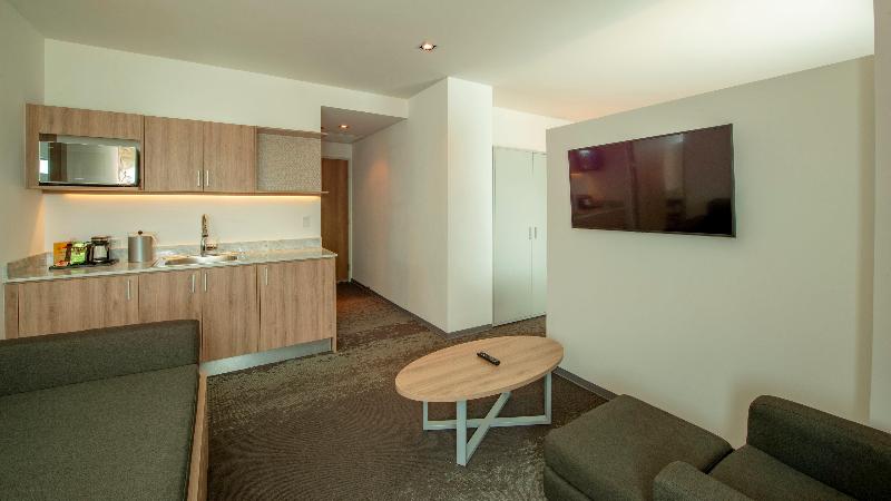 带大床的套房, Holiday Inn & Suites Merida La Isla, An Ihg