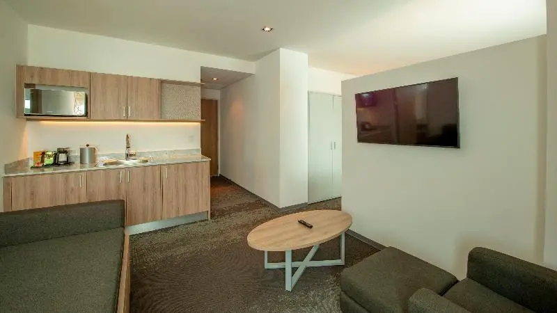キングサイズベッドのスイートルーム, Holiday Inn & Suites Merida La Isla, An Ihg