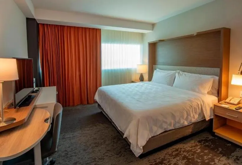 キングサイズベッドのスタンダードルーム, Holiday Inn & Suites Merida La Isla, An Ihg