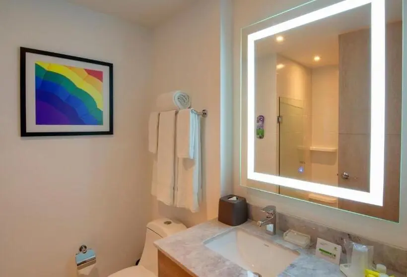 キングサイズベッドのスタンダードルーム, Holiday Inn & Suites Merida La Isla, An Ihg