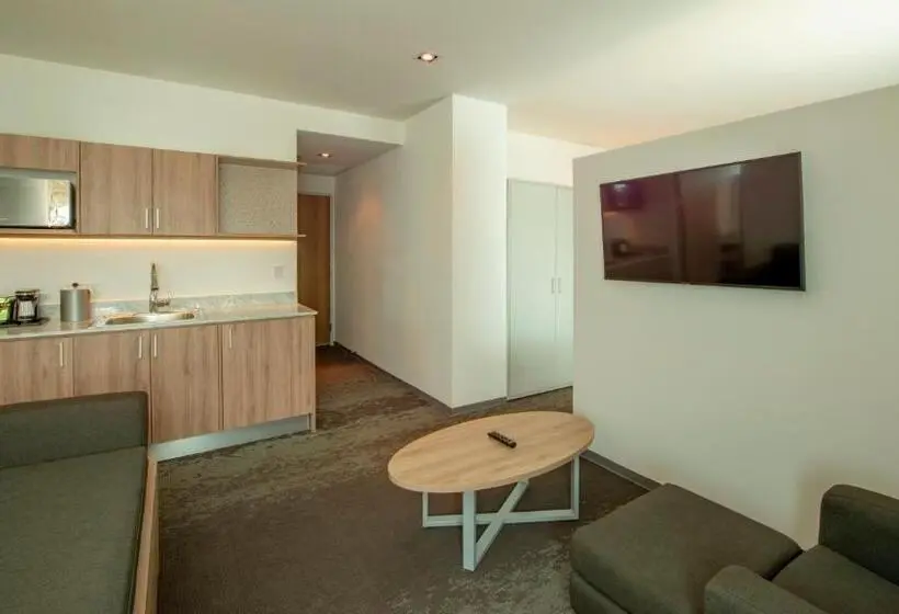 キングサイズベッドのスイートルーム, Holiday Inn & Suites Merida La Isla, An Ihg